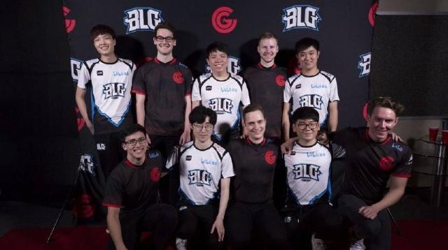 在社交媒体 在社交媒体